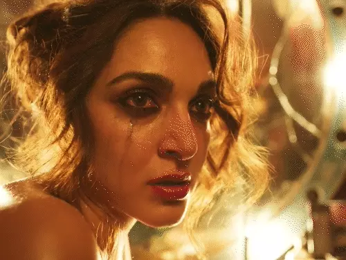 यश की ‘टॉक्सिक’ में स्टाइल और एक्शन का ओवरडोज, कहानी ने किया निराश