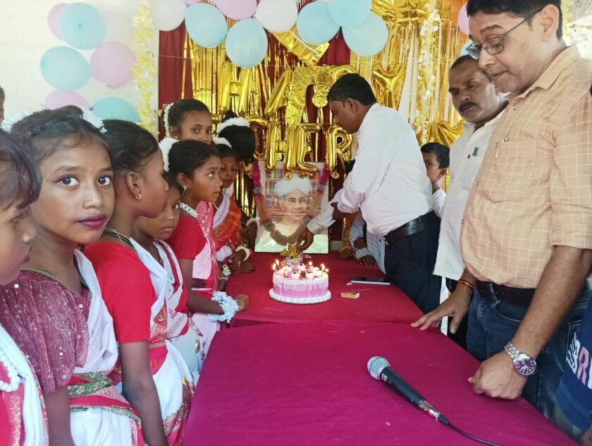 प्राथमिक विद्यालय हुंडरू में गुरुजनों के सम्मान में बच्चों ने दी सांस्कृतिक प्रस्तुतियां