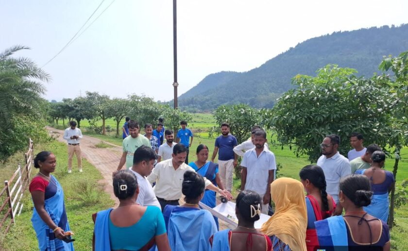 विश्व पर्यटन दिवस पर पर्यटन स्थलों की सफाई में जुटे अधिकारी और ग्रामीण, प्लास्टिक नहीं फैलाने की अपील विश्व पर्यटन दिवस पर पर्यटन स्थलों की सफाई में जुटे अधिकारी और ग्रामीण, प्लास्टिक नहीं फैलाने की अपील
