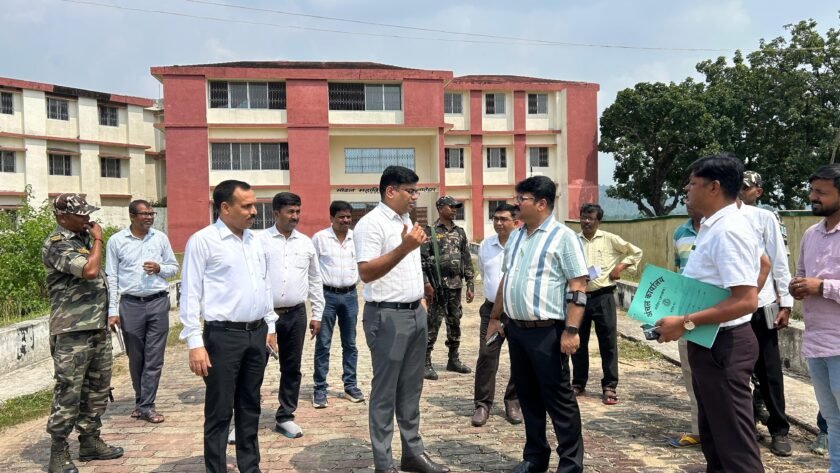 कॉलेज में अतिक्रमण देख भड़के डीसी, छात्रावास की सुस्त रफ्तार पर भी जताई नाराज़गी