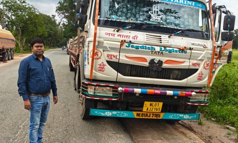 सड़क पर खड़े वाहनों पर परिवहन विभाग की कार्रवाई, आठ से 62,500 रुपये जुर्माना सड़क पर खड़े वाहनों पर परिवहन विभाग की कार्रवाई, आठ से 62,500 रुपये जुर्माना