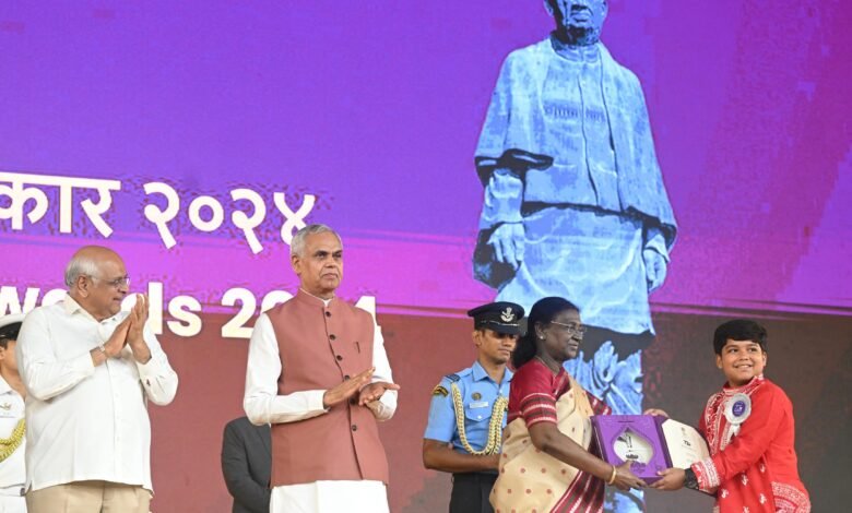 राष्ट्रपति द्रौपदी मुर्मु ने प्रदान किए 72वें राष्ट्रीय फिल्म पुरस्कार,अनंत नाग को दादासाहब फाल्के सम्मान राष्ट्रपति द्रौपदी मुर्मु ने प्रदान किए 72वें राष्ट्रीय फिल्म पुरस्कार,अनंत नाग को दादासाहब फाल्के सम्मान