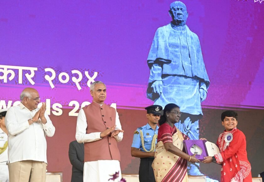 राष्ट्रपति द्रौपदी मुर्मु ने प्रदान किए 72वें राष्ट्रीय फिल्म पुरस्कार,अनंत नाग को दादासाहब फाल्के सम्मान राष्ट्रपति द्रौपदी मुर्मु ने प्रदान किए 72वें राष्ट्रीय फिल्म पुरस्कार,अनंत नाग को दादासाहब फाल्के सम्मान