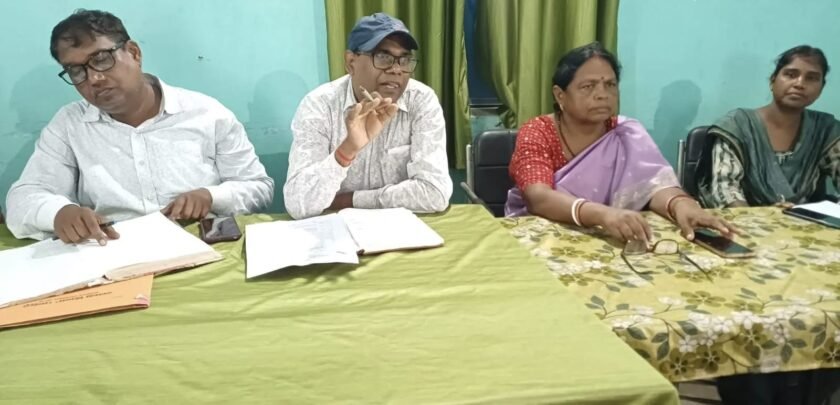 हिरणपुर में मासिक गुरुगोष्ठी, शिक्षा व्यवस्था सुधार को लेकर हुई विस्तृत समीक्षा