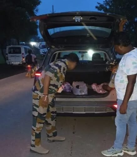 पाकुड़ में दो दिवसीय वाहन जांच अभियान, 173 बिना हेलमेट और 56 बिना लाइसेंस चालक पकड़े गए पाकुड़ में दो दिवसीय वाहन जांच अभियान, 173 बिना हेलमेट और 56 बिना लाइसेंस चालक पकड़े गए