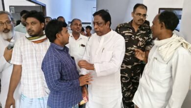 क्षेत्र भ्रमण के दौरान आलमगीर आलम ने ग्रामीणों से किया सीधा संवाद,सुनीं समस्याएं क्षेत्र भ्रमण के दौरान आलमगीर आलम ने ग्रामीणों से किया सीधा संवाद,सुनीं समस्याएं