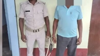 नौ महीने से फरार आरोपी गिरफ्तार,छेड़खानी व मारपीट मामले में पुलिस की बड़ी कार्रवाई नौ महीने से फरार आरोपी गिरफ्तार,छेड़खानी व मारपीट मामले में पुलिस की बड़ी कार्रवाई