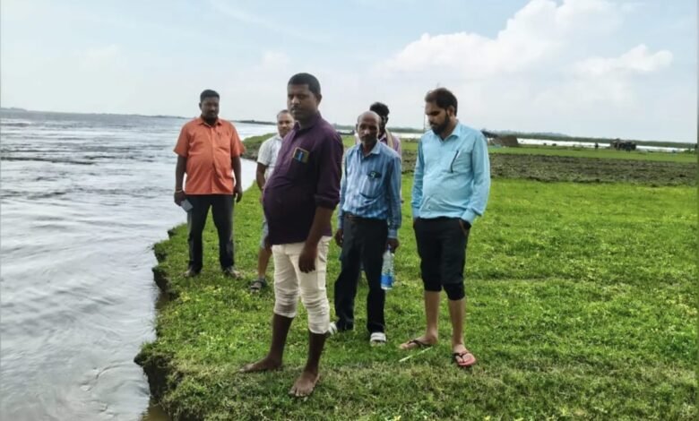 राजमहल में गंगा का बढ़ता जलस्तर बना चिंता का कारण, कटाव से ग्रामीणों में दहशत
