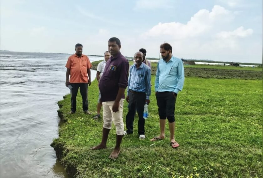 राजमहल में गंगा का बढ़ता जलस्तर बना चिंता का कारण, कटाव से ग्रामीणों में दहशत