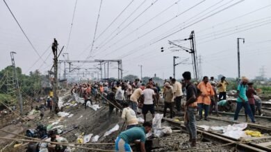 न्यू फरक्का रेलवे ट्रैक धंसा: 80 मीटर लाइन की मरम्मत अंतिम चरण में, जल्द शुरू होगा परिचालन न्यू फरक्का रेलवे ट्रैक धंसा: 80 मीटर लाइन की मरम्मत अंतिम चरण में, जल्द शुरू होगा परिचालन