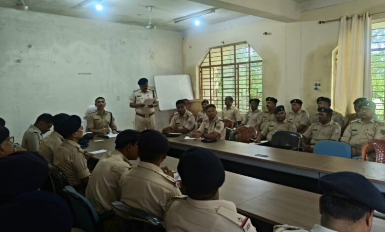 लातेहार पुलिस सभा 2026: एसपी ने सुनी कर्मियों की समस्याएं,त्वरित समाधान के दिए निर्देश लातेहार पुलिस सभा 2026: एसपी ने सुनी कर्मियों की समस्याएं,त्वरित समाधान के दिए निर्देश