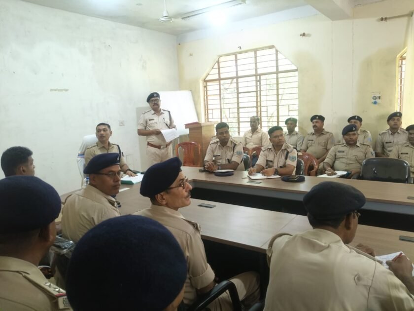 लातेहार पुलिस सभा 2026: एसपी ने सुनी कर्मियों की समस्याएं,त्वरित समाधान के दिए निर्देश