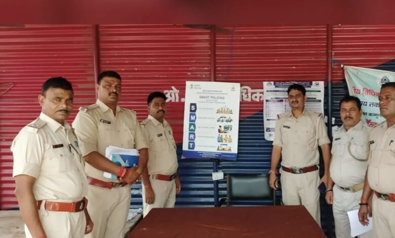 तीनपहाड़ थाना परिसर में स्मार्ट पुलिसिंग पर प्रशिक्षण, तकनीक आधारित जांच और जनसंपर्क पर जोर तीनपहाड़ थाना परिसर में स्मार्ट पुलिसिंग पर प्रशिक्षण, तकनीक आधारित जांच और जनसंपर्क पर जोर