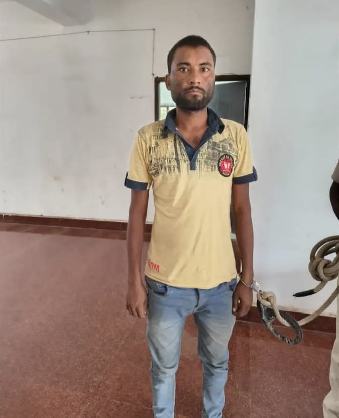 11 साल से फरार चोरी का आरोपी गिरफ्तार,पाकुड़ नगर थाना पुलिस की बड़ी कार्रवाई 11 साल से फरार चोरी का आरोपी गिरफ्तार,पाकुड़ नगर थाना पुलिस की बड़ी कार्रवाई