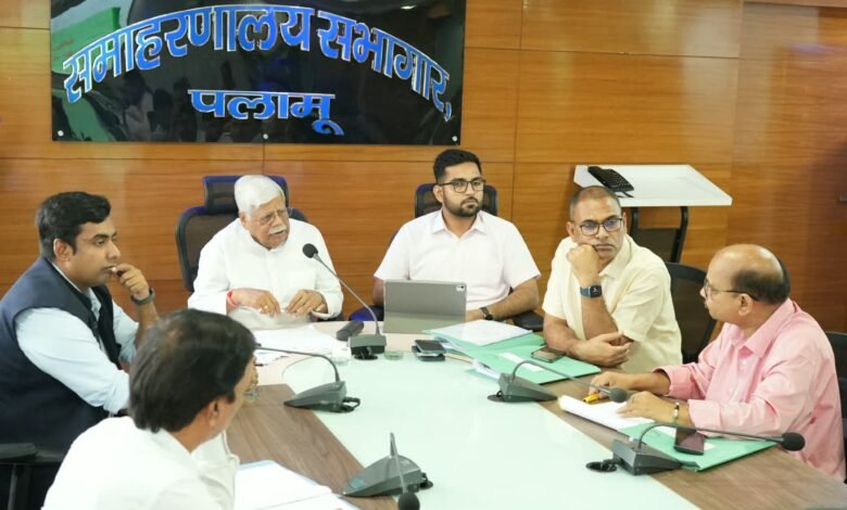 सांसद विष्णु दयाल राम ने सड़क परियोजनाओं की समीक्षा की, एक सप्ताह में रेड़मा-चियांकी के गड्ढे भरने का निर्देश