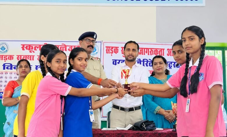 सड़क सुरक्षा को लेकर जिला स्कूल में क्विज प्रतियोगिता का आयोजन सड़क सुरक्षा को लेकर जिला स्कूल में क्विज प्रतियोगिता का आयोजन