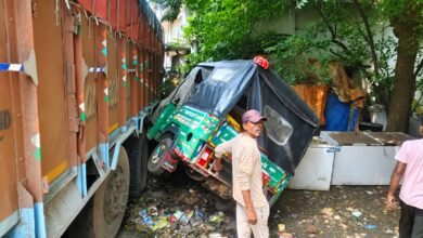 तीनपहाड़ स्टैंड बैंक मोड़ पर बड़ा हादसा टला: 12 चकिया वाहन का ब्रेक फेल,ऑटो से टक्कर