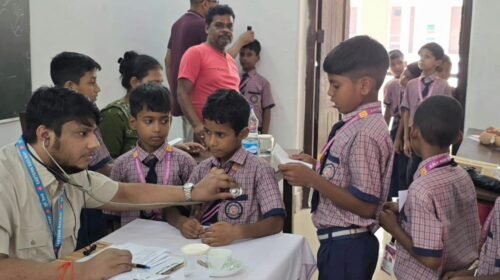 पूर्व रेलवे हाई स्कूल,साहिबगंज में प्राथमिक छात्रों का स्वास्थ्य परीक्षण आयोजित