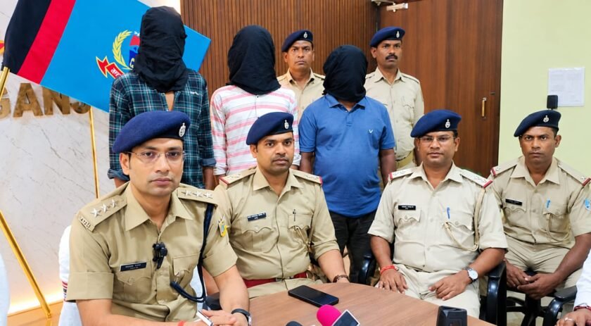 CBI बनकर 1.20 करोड़ की साइबर ठगी,अंतरराज्यीय गिरोह का भंडाफोड़—दुर्गापुर से 3 गिरफ्तार CBI बनकर 1.20 करोड़ की साइबर ठगी,अंतरराज्यीय गिरोह का भंडाफोड़—दुर्गापुर से 3 गिरफ्तार