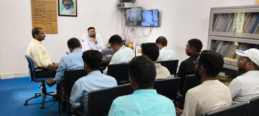 लातेहार में गणेश पूजा और विश्वकर्मा पूजा को लेकर समीक्षा बैठक, साफ-सफाई व सुविधाओं के निर्देश