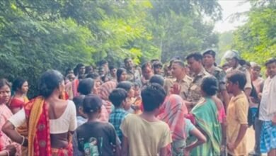 ट्रेलर की चपेट में आने से मजदूर की मौत,आक्रोशित ग्रामीणों ने किया सड़क जाम