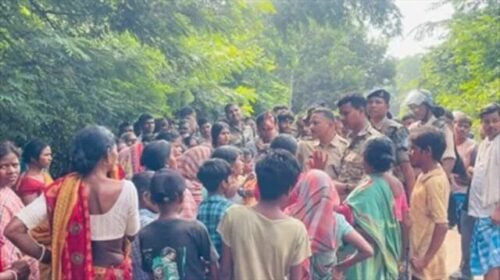 ट्रेलर की चपेट में आने से मजदूर की मौत,आक्रोशित ग्रामीणों ने किया सड़क जाम