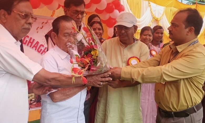घाघरा सर्वेश्वरी बाल मंदिर विद्यालय में शिक्षक दिवस धूमधाम से हुआ आयोजित घाघरा सर्वेश्वरी बाल मंदिर विद्यालय में शिक्षक दिवस धूमधाम से हुआ आयोजित