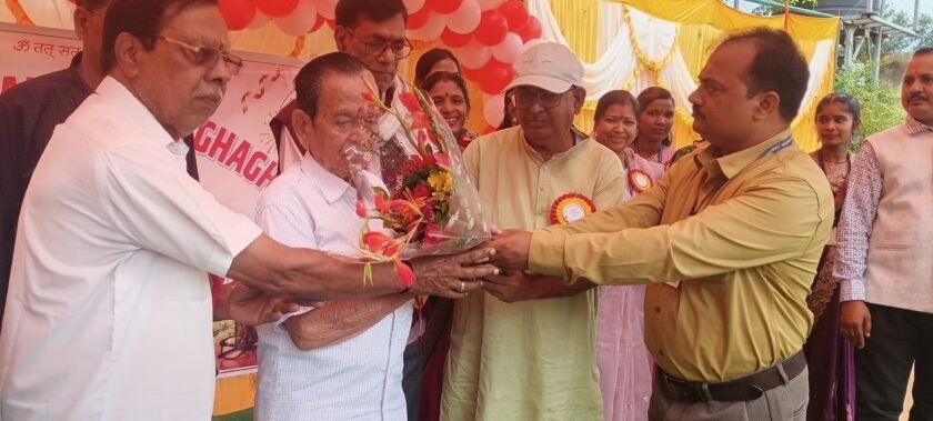 घाघरा सर्वेश्वरी बाल मंदिर विद्यालय में शिक्षक दिवस धूमधाम से हुआ आयोजित घाघरा सर्वेश्वरी बाल मंदिर विद्यालय में शिक्षक दिवस धूमधाम से हुआ आयोजित