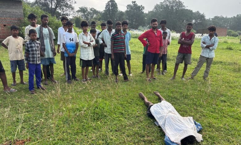 धान बेचने निकले विश्वनाथ उरांव की हत्या,खेत के पास मिला शव