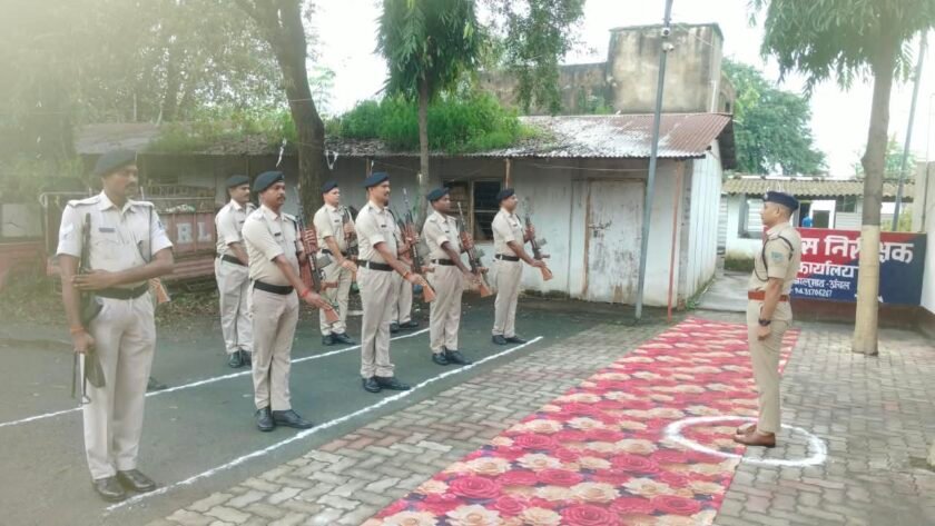 एसपी ने बालूमाथ अंचल कार्यालय का किया निरीक्षण,लंबित मामलों के त्वरित निष्पादन के निर्देश एसपी ने बालूमाथ अंचल कार्यालय का किया निरीक्षण,लंबित मामलों के त्वरित निष्पादन के निर्देश