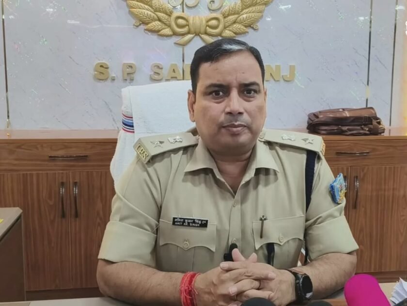 साहिबगंज में बाढ़ पीड़ितों के लिए पुलिस का लंगर, चार थाना क्षेत्रों में मिलेगा भोजन साहिबगंज में बाढ़ पीड़ितों के लिए पुलिस का लंगर, चार थाना क्षेत्रों में मिलेगा भोजन