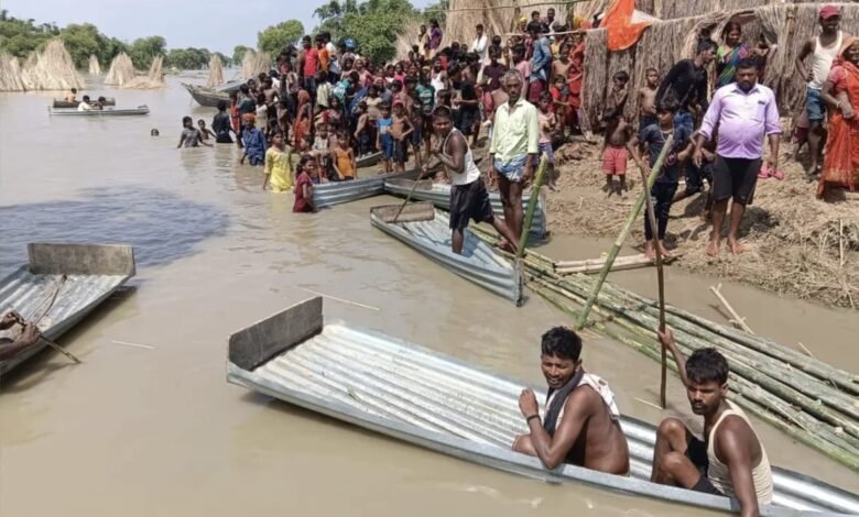 साहिबगंज में बाढ़ को लेकर प्रशासन सतर्क,राहत शिविरों में जाने की अपील साहिबगंज में बाढ़ को लेकर प्रशासन सतर्क,राहत शिविरों में जाने की अपील