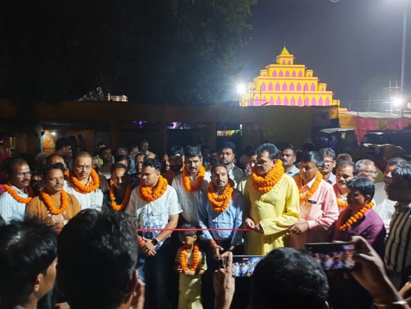 18 वर्षों की परंपरा कायम,गोमिया में श्री गणेश महोत्सव का भव्य शुभारंभ 18 वर्षों की परंपरा कायम,गोमिया में श्री गणेश महोत्सव का भव्य शुभारंभ
