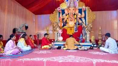 भक्ति और उत्साह से सराबोर पाकुड़ रेलवे मैदान के भव्य पंडाल में विराजे गणपति