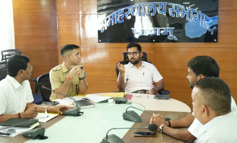 पलामू में सड़क हादसों पर डीसी गंभीर, ब्लैक स्पॉट के लिए बनेगी विशेष कार्ययोजना
