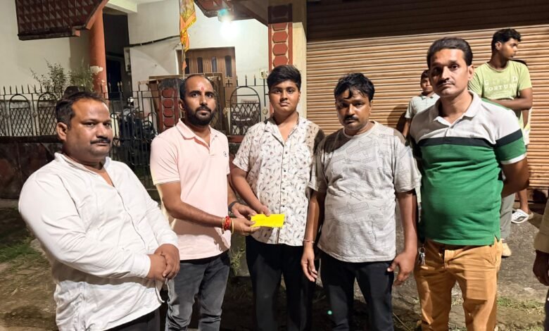 दुःख की घड़ी में मदद को आगे आएं बंटी सिंह,दिये 50 हजार रुपये की मदद राशि दुःख की घड़ी में मदद को आगे आएं बंटी सिंह,दिये 50 हजार रुपये की मदद राशि