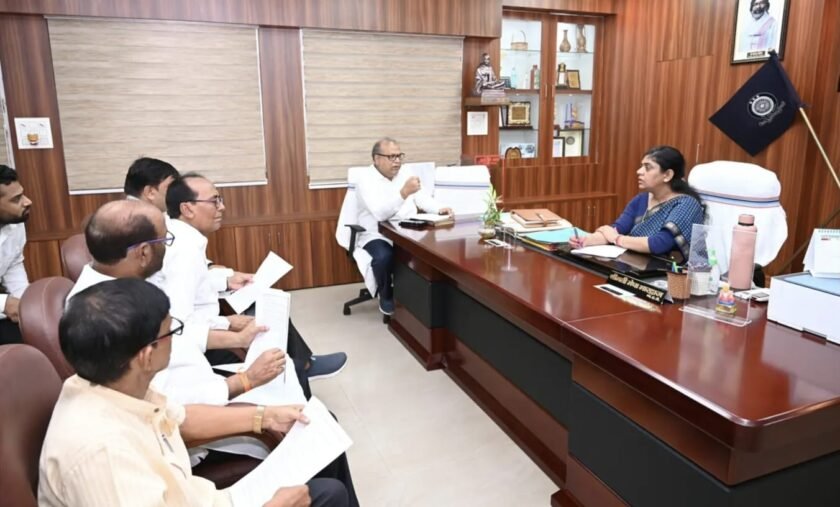 आयुष्मान योजना में अब कोई पात्र नहीं रहेगा वंचित, डीसी ने अधिकारियों को दिया मिशन मोड में काम का निर्देश आयुष्मान योजना में अब कोई पात्र नहीं रहेगा वंचित, डीसी ने अधिकारियों को दिया मिशन मोड में काम का निर्देश
