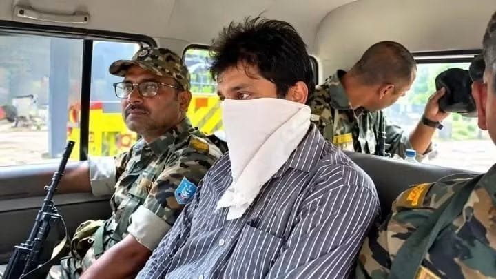 चतरा में एसीबी की बड़ी कार्रवाई,10 हजार रुपये रिश्वत लेते राजस्व कर्मचारी सतीश कुमार रंगेहाथ गिरफ्तार चतरा में एसीबी की बड़ी कार्रवाई,10 हजार रुपये रिश्वत लेते राजस्व कर्मचारी सतीश कुमार रंगेहाथ गिरफ्तार