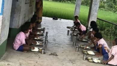 पाकुड़: मध्याह्न भोजन योजना पर संकट, 9 माह से राशि लंबित; शिक्षकों ने जताई नाराजगी, भुगतान नहीं हुआ तो बंद हो सकता है भोजन पाकुड़: मध्याह्न भोजन योजना पर संकट, 9 माह से राशि लंबित; शिक्षकों ने जताई नाराजगी, भुगतान नहीं हुआ तो बंद हो सकता है भोजन