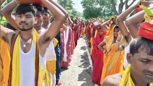 बड़ा रांगा में गणेश चतुर्थी की धूम: 111 महिलाओं की कलश यात्रा, जयकारों से गूंजा साहा टोला