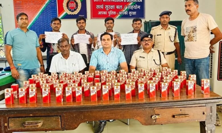 साहिबगंज में ट्रेन से 18.9 लीटर विदेशी शराब बरामद, चार युवक गिरफ्तार; बिहार ले जाने की थी योजना साहिबगंज में ट्रेन से 18.9 लीटर विदेशी शराब बरामद, चार युवक गिरफ्तार; बिहार ले जाने की थी योजना