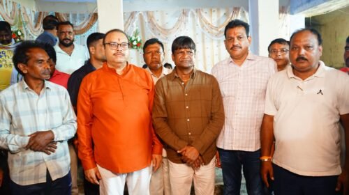 साड़म-होसिर गणेश महोत्सव:सांसद ढुल्लू महतो व पूर्व सांसद रविंद्र पांडेय पहुंचे,भक्ति जागरण में झूमे श्रद्धालु