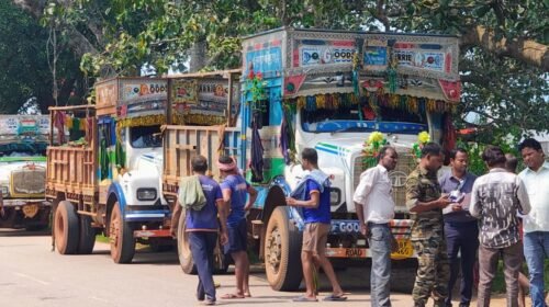 Gumla:देवकी बाबा धाम के पास चला सघन वाहन जांच अभियान, बॉक्साइट ट्रकों से ₹40 हजार जुर्माना वसूला गया.
