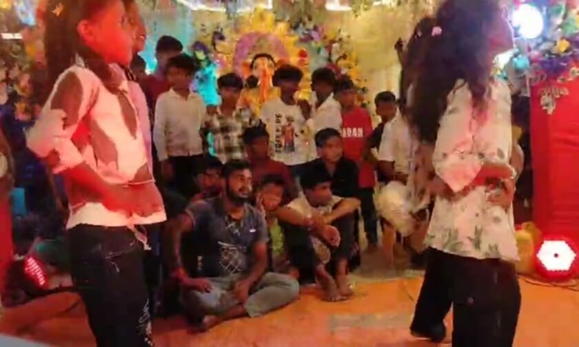 मयूरकोला में गणपति महोत्सव का भव्य आयोजन, सांस्कृतिक कार्यक्रमों ने मोहा मन मयूरकोला में गणपति महोत्सव का भव्य आयोजन, सांस्कृतिक कार्यक्रमों ने मोहा मन