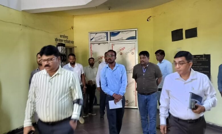 लातेहार में उपायुक्त संदीप कुमार ने कृषि कार्यालय का किया निरीक्षण, पारदर्शिता और समयबद्ध कार्य निष्पादन के दिए निर्देश