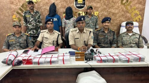 लातेहार में बड़ी कार्रवाई:चार शातिर चोर गिरफ्तार, 1.5 किलो सोना-चांदी व ₹1.07 लाख बरामद