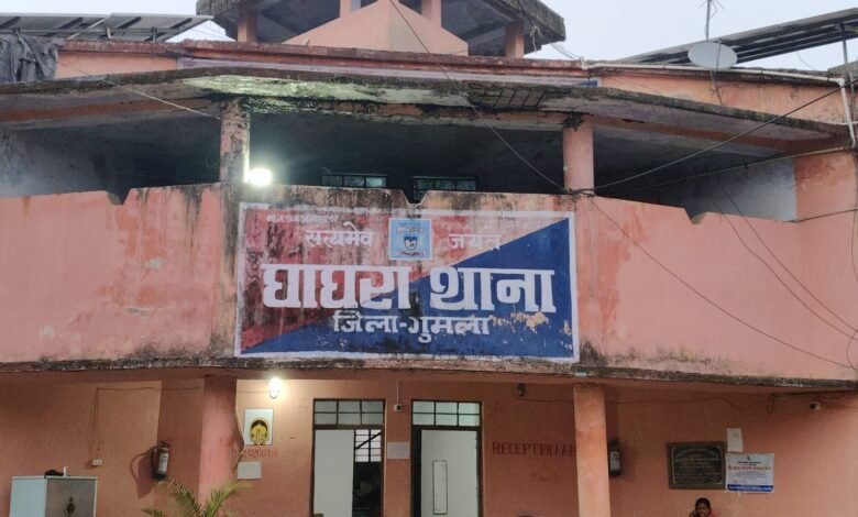 घाघरा में महिला की संदिग्ध मौत: फांसी लगाकर आत्महत्या या हत्या? मायके पक्ष ने पति पर लगाया गंभीर आरोप घाघरा में महिला की संदिग्ध मौत: फांसी लगाकर आत्महत्या या हत्या? मायके पक्ष ने पति पर लगाया गंभीर आरोप