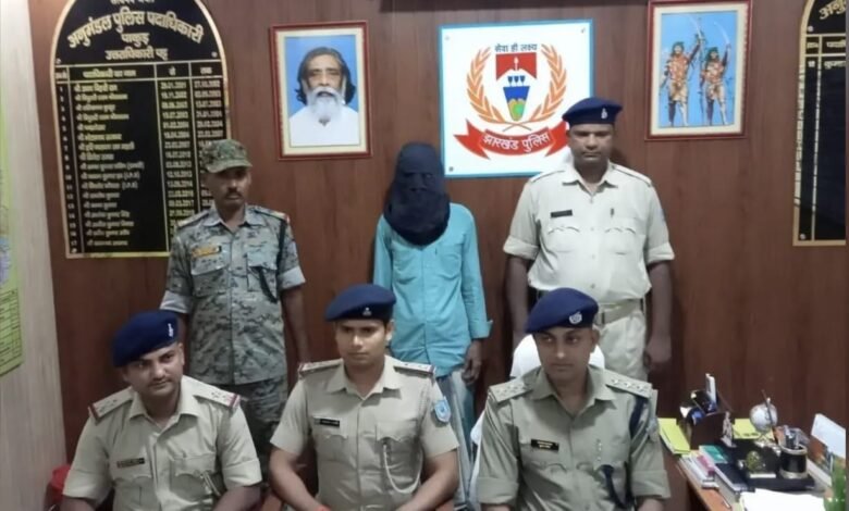 पाकुड़ में 1.2 किलो गांजा के साथ तस्कर गिरफ्तार,फतेहपुर से चल रहा था अवैध कारोबार