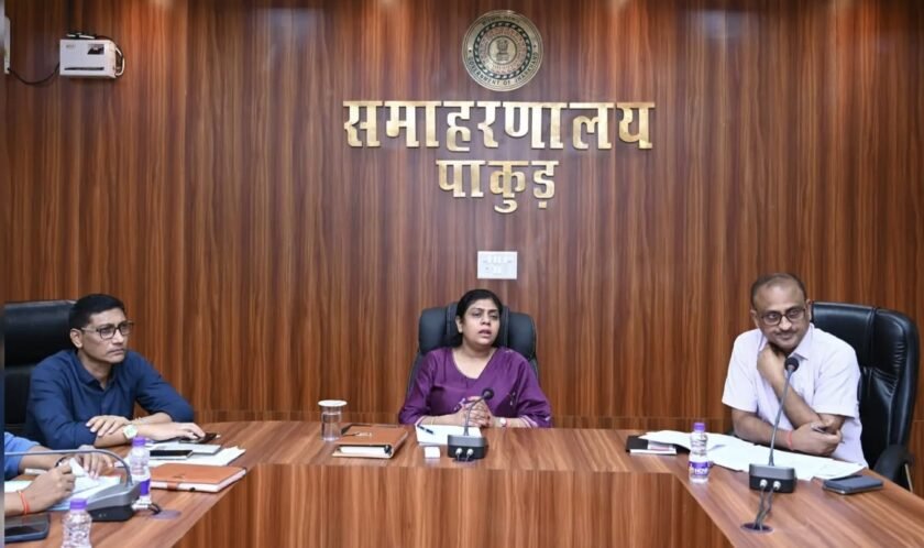 पाकुड़ में सीएसआर(CSR)को लेकर बड़ा फैसला: स्थानीय जरूरतों के आधार पर तय होंगी विकास योजनाएं पाकुड़ में सीएसआर(CSR)को लेकर बड़ा फैसला: स्थानीय जरूरतों के आधार पर तय होंगी विकास योजनाएं