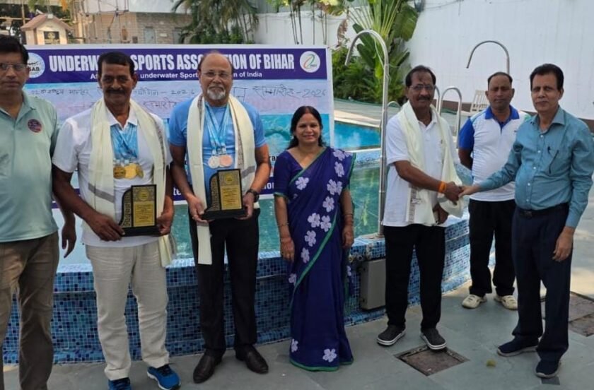Patna:राष्ट्रीय मास्टर तैराकी चैंपियनशिप में बिहार का दबदबा, खिलाड़ियों ने जीते कई पदक Patna:राष्ट्रीय मास्टर तैराकी चैंपियनशिप में बिहार का दबदबा, खिलाड़ियों ने जीते कई पदक